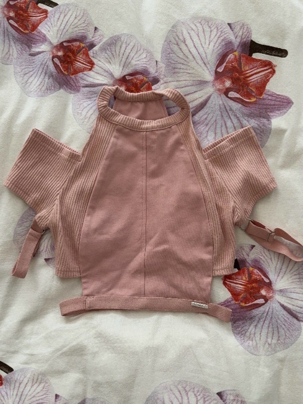 Kalftine pink crop top